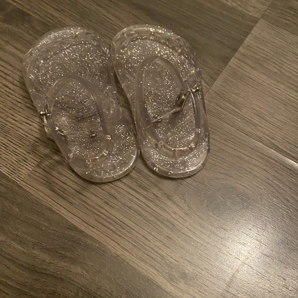 Size 3 toddler sandals - Picture 2 of 2